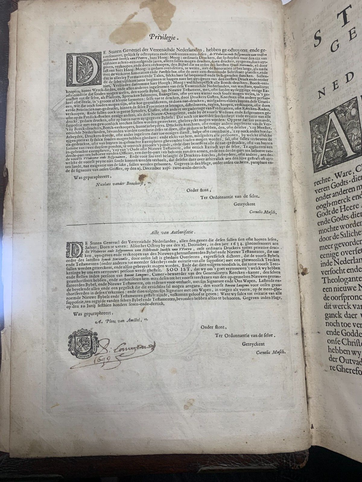 6761138